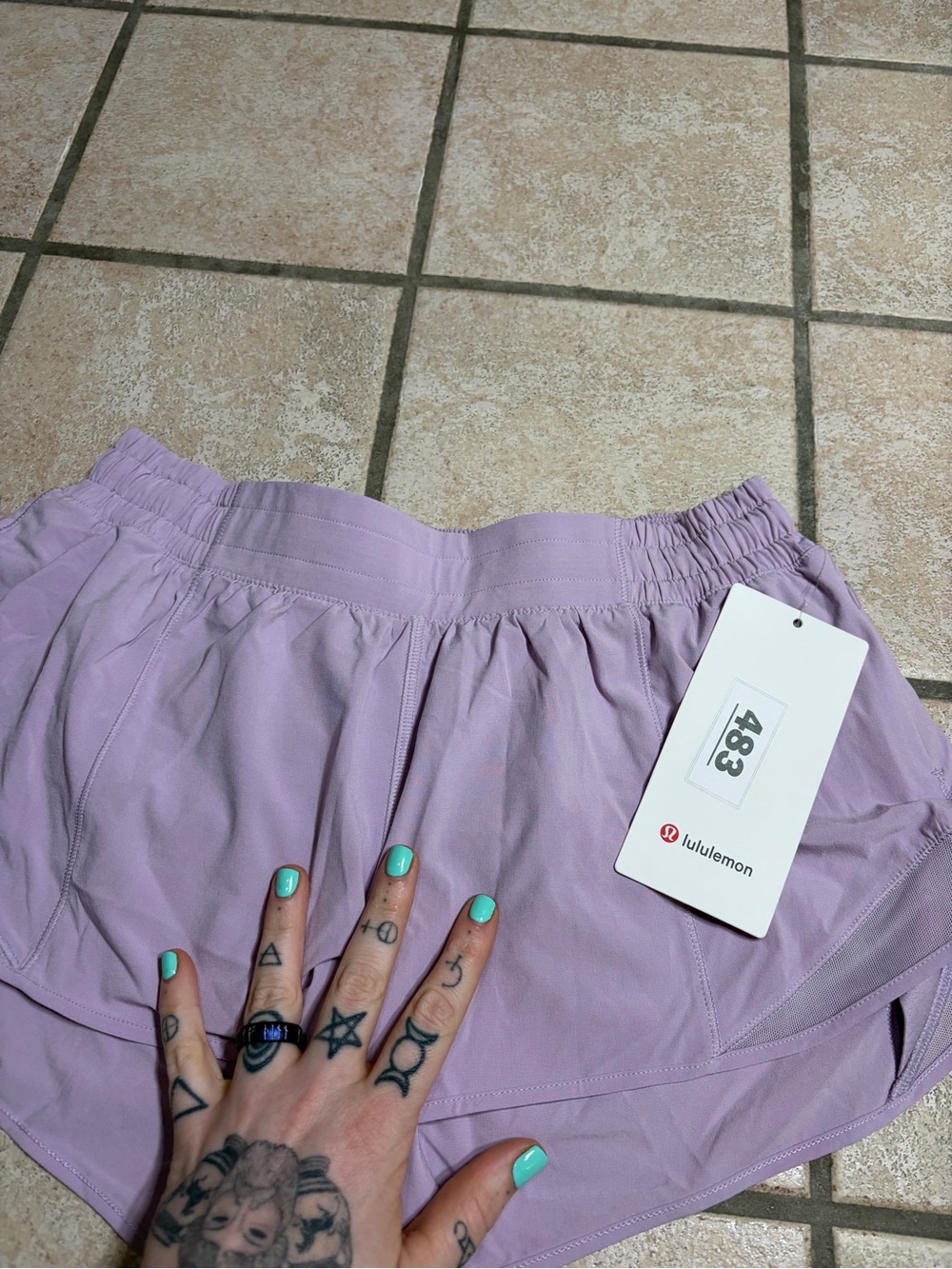 NWT Lululemon Hotty Hot Short *LR 2.5” (Lilac Play) Size 8 - Picture 2 of 8